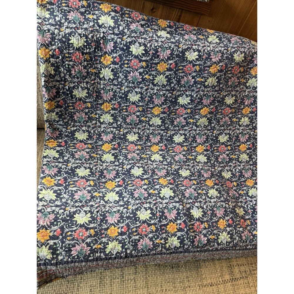 Vera Bradley  Full Comforter  Regal Rosette dark navy With Yellow Green Purple